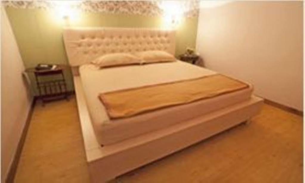 Mojokerto Classic Homestay Esterno foto
